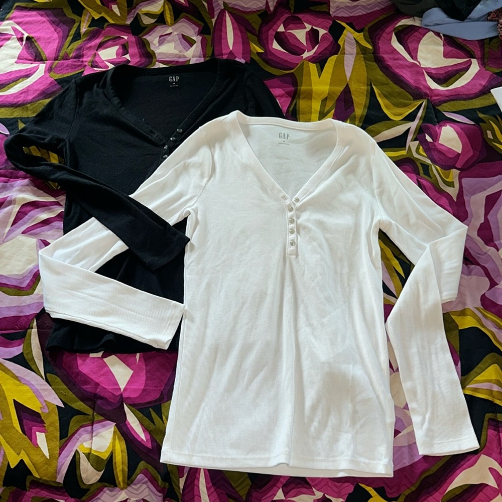 GAP Women's Long Sleeve Henley Tee in White and Black